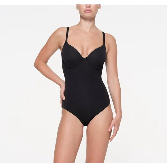New SKIMS back smoothing brief Bodysuit - Picture 3 of 8